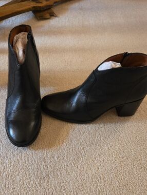 Frye Women's Black Leather Ankle Boots - Classic Block Heel